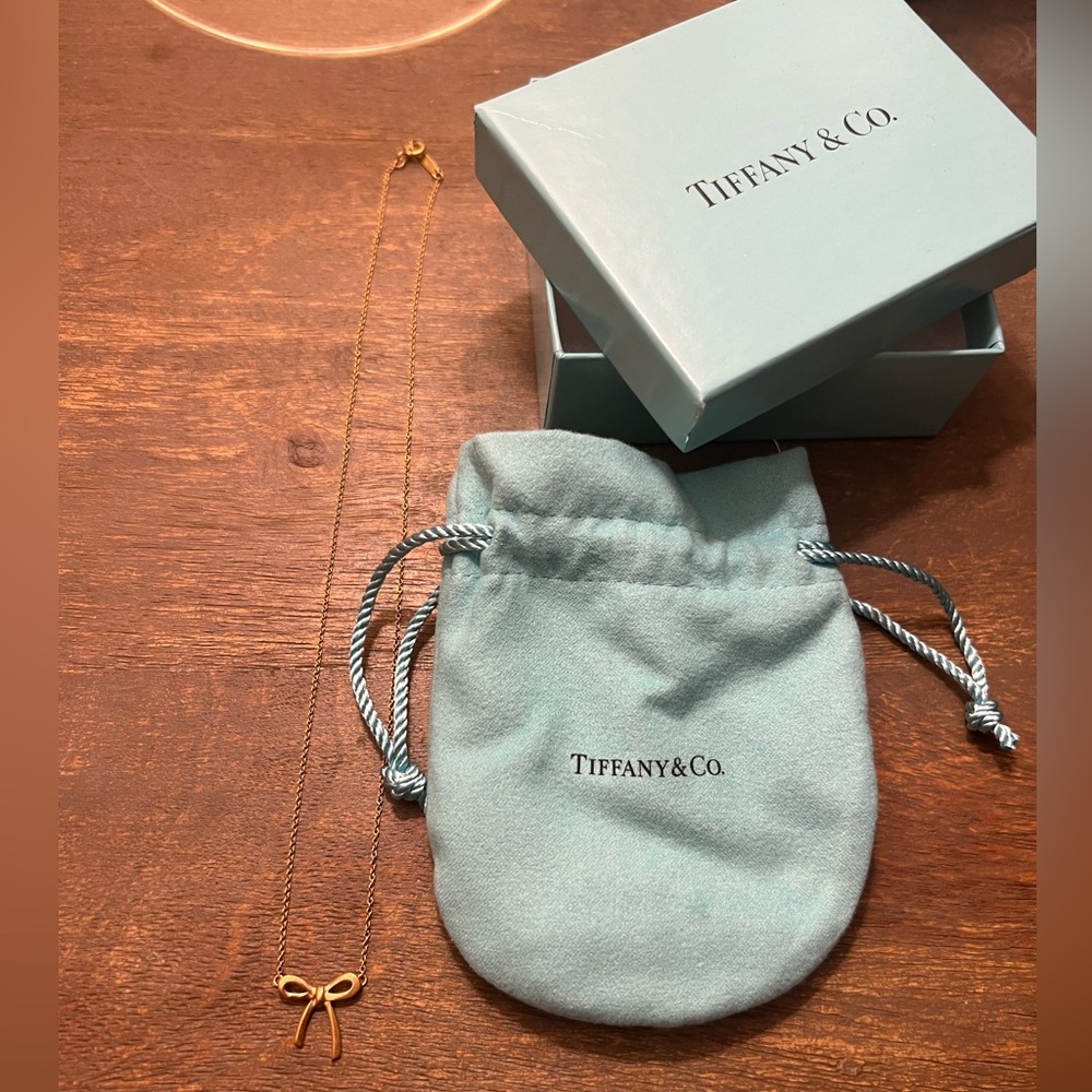 Tiffany 18k gold bow necklace